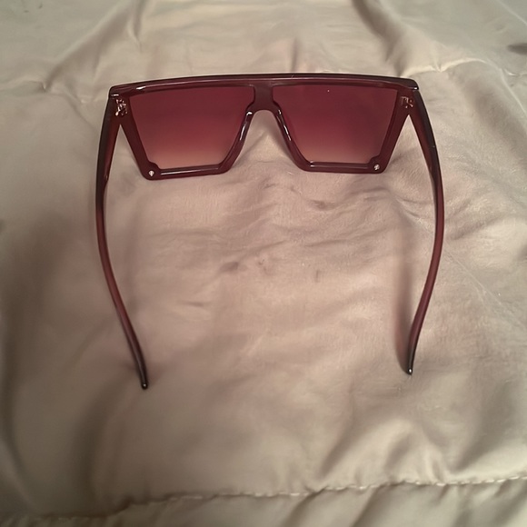 Cute blocky sunglasses - Picture 3 of 3